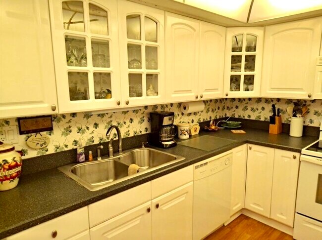 Building Photo - 255 Dolphin Point