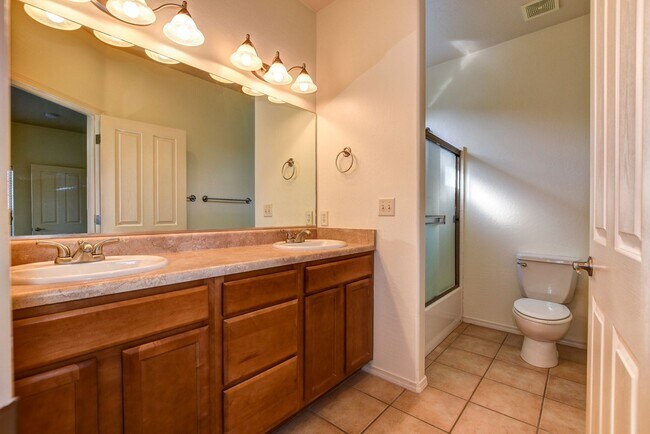 Building Photo - 221 Spring St