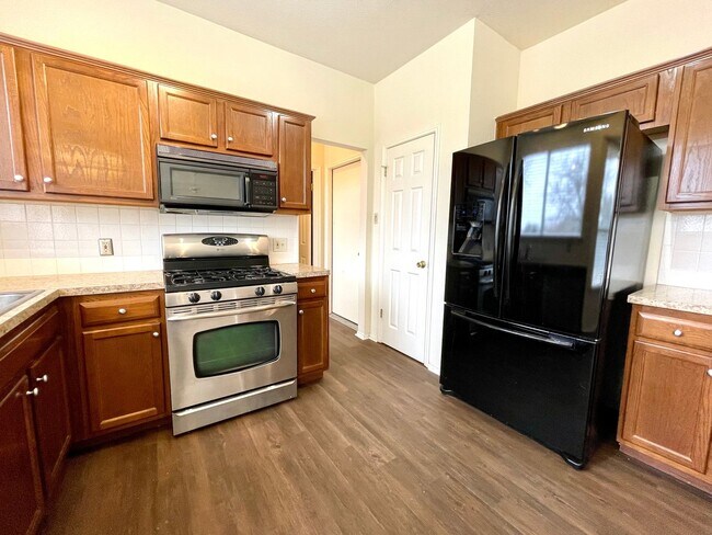 Building Photo - Lovely 3 Bedroom/2.5 Bathroom in Round Rock!