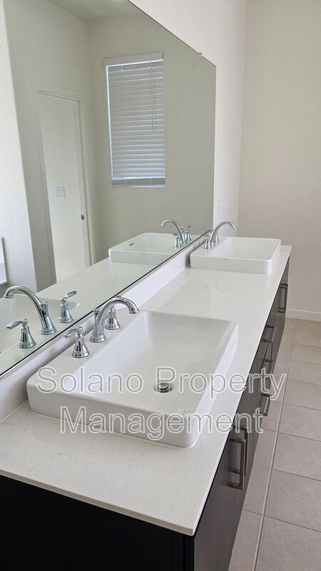 Building Photo - 1317 Essence Ln