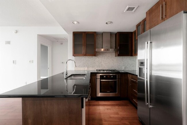 Building Photo - 300 Bowie St