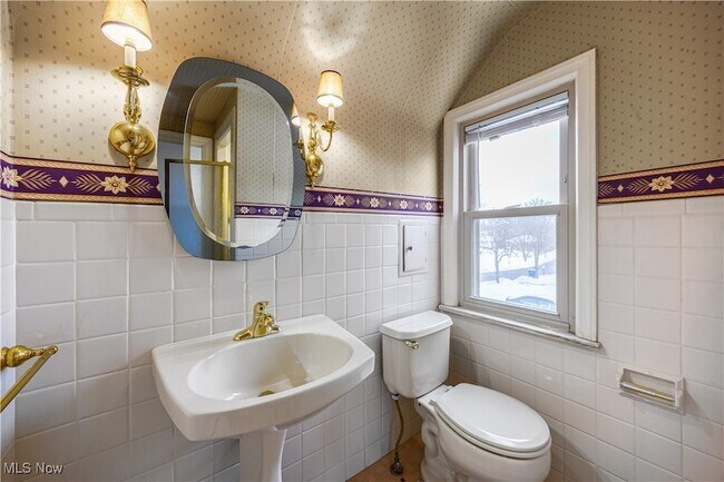 Building Photo - 23211 Fernwood Dr