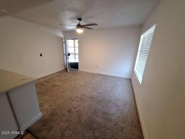 Building Photo - 461 W Holmes Ave