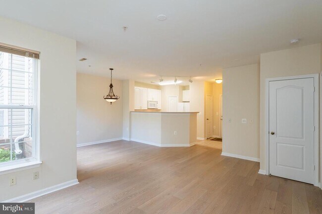 Building Photo - 400 Symphony Cir