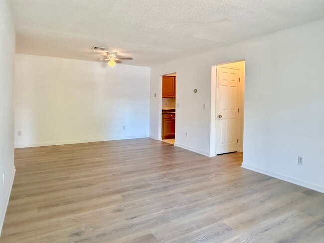 Building Photo - 9 Concorde Way