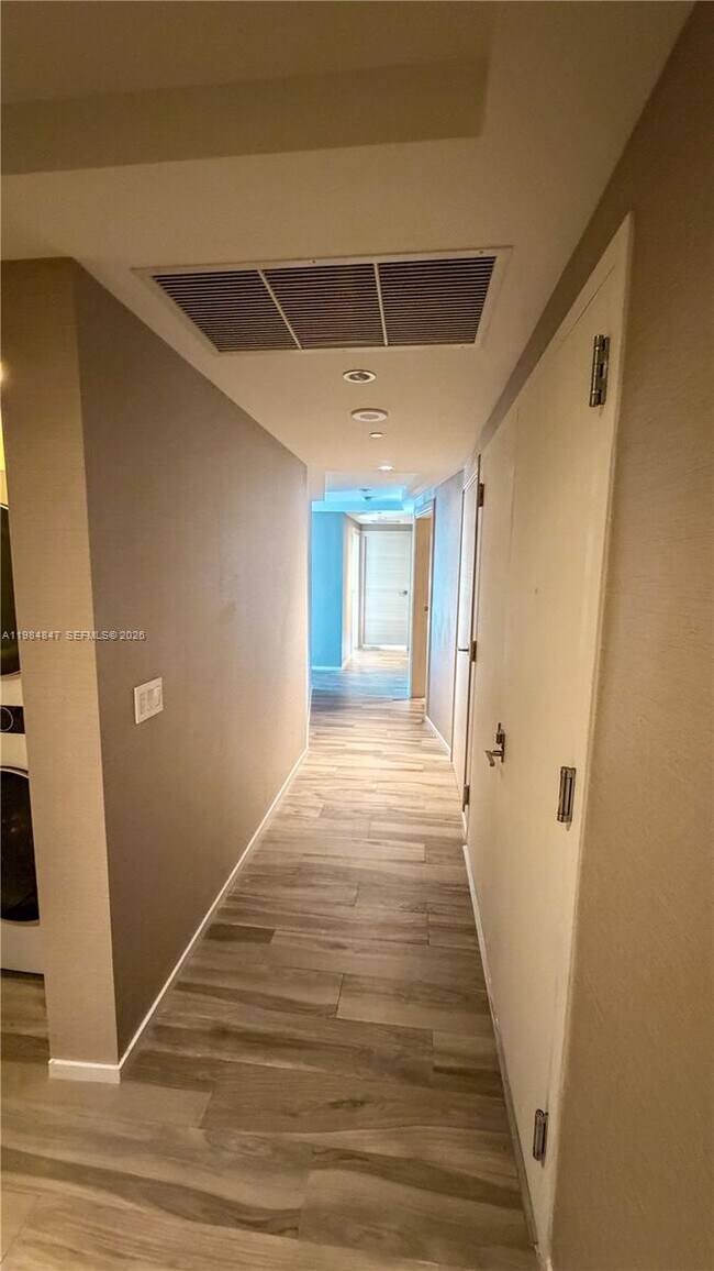 Building Photo - 801 S Miami Ave