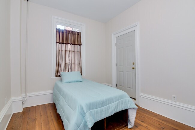 Building Photo - 629 Greene St