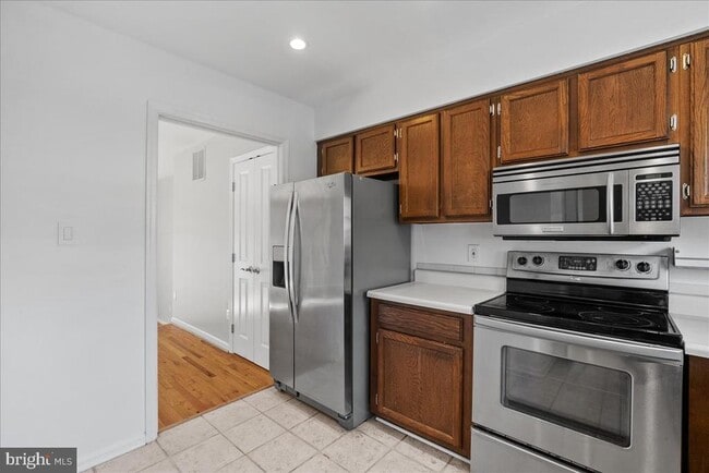 Building Photo - 2146 Golf Course Dr