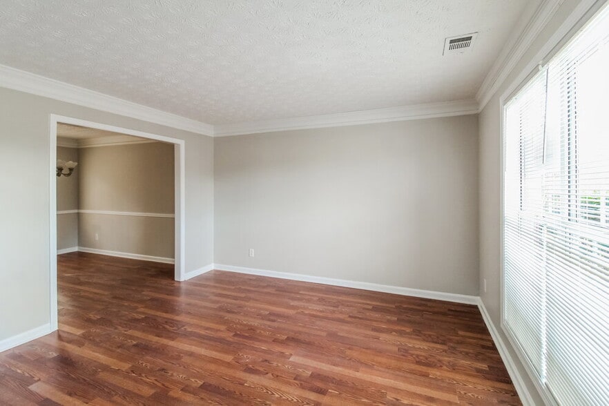 Building Photo - 3392 Kittery Dr SW