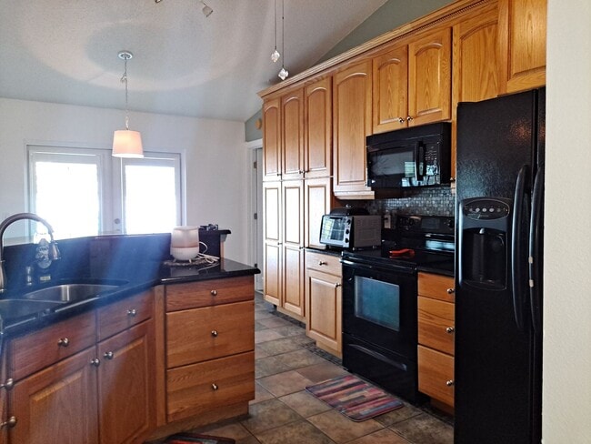 Building Photo - 3208 Royal Palm Dr