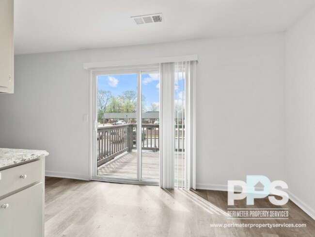 Building Photo - 1510-1512-1514 Pine Log Road