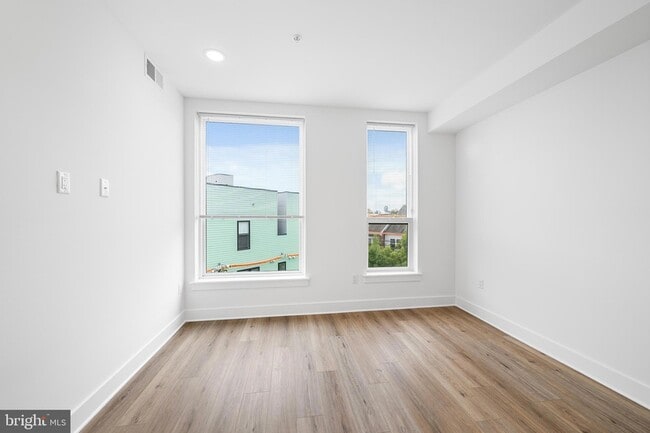 Building Photo - 4324 Lancaster Ave