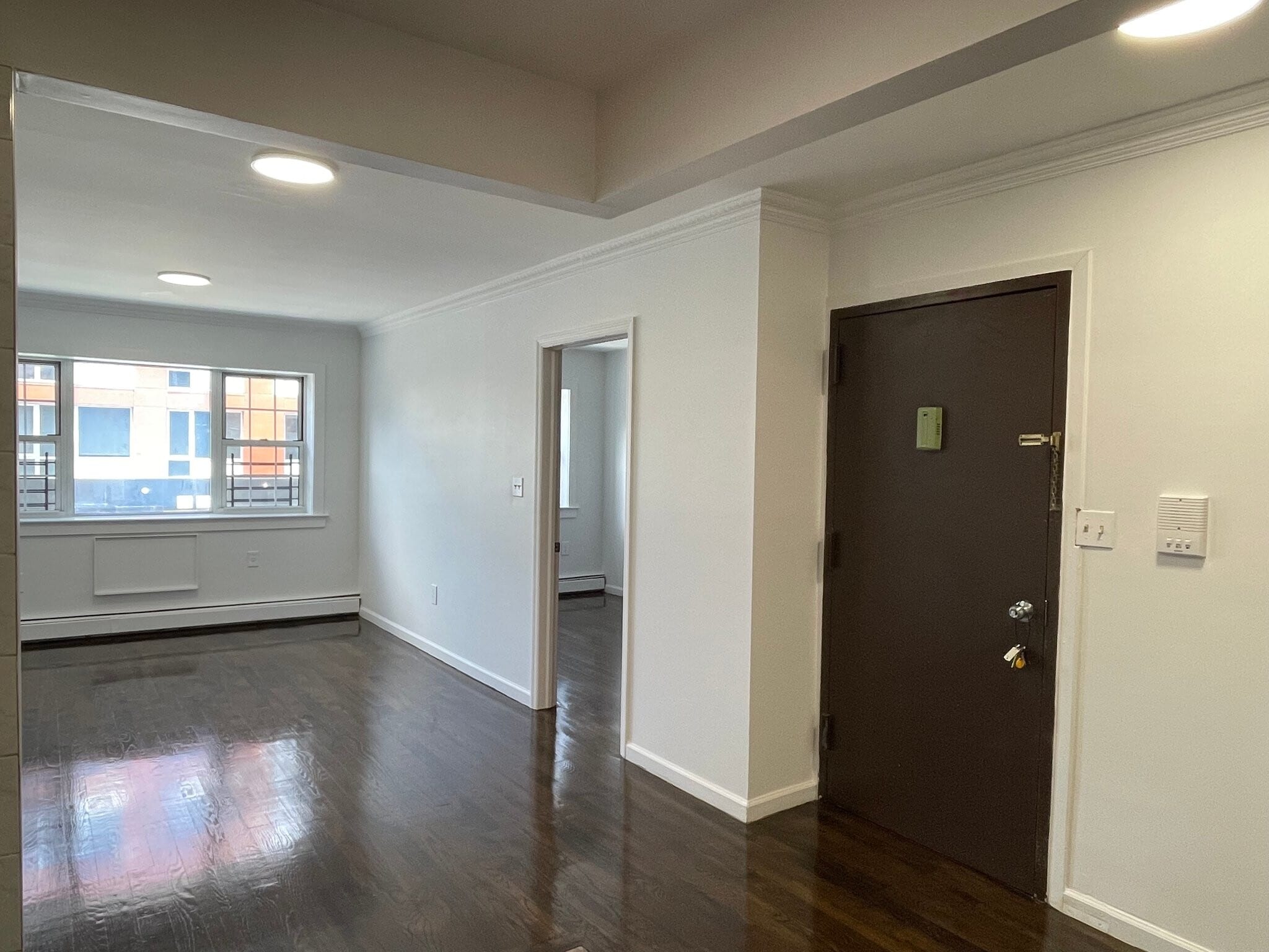Building Photo - 558 Hart St