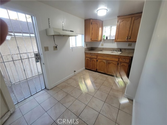 Building Photo - 2047 Cambridge St