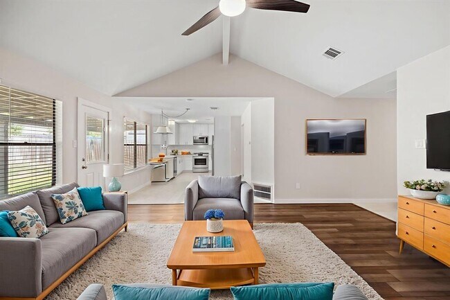 Building Photo - 13002 Esplanade St