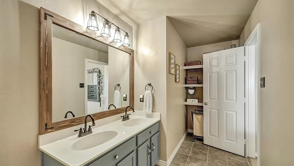 Building Photo - 9000 Eastwood Ave