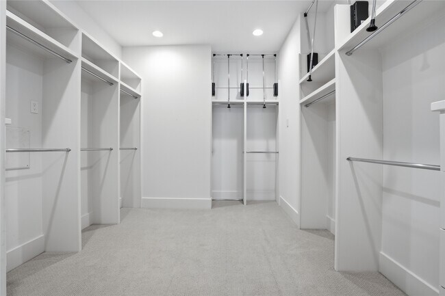 Building Photo - 4734 Aftonshire Dr