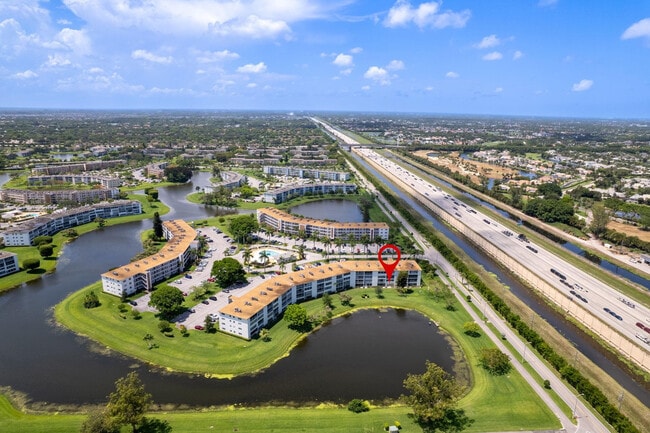 Building Photo - 1052 Hythe A