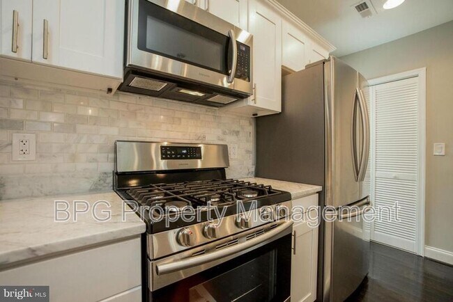 Building Photo - 1635 Lang Pl NE