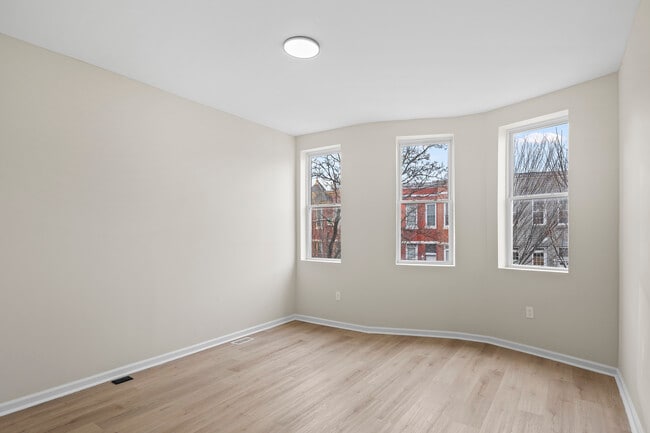 Building Photo - 139 N Lakewood Ave