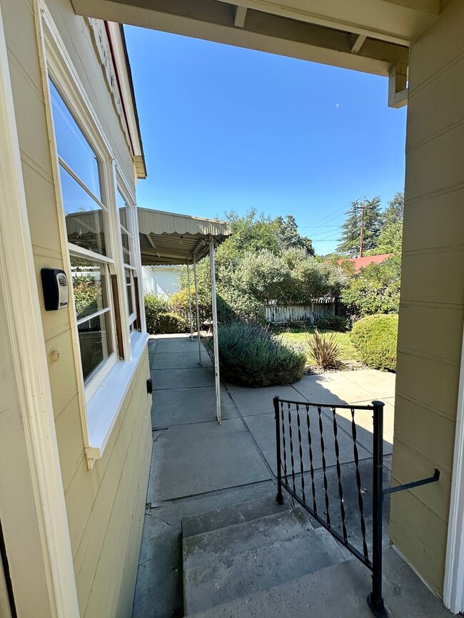 Building Photo - Charming 2 Bedroom Cottage in the Heart of Downtown Paso Robles! AVAILABLE July 1st, 2026 **DO NO...