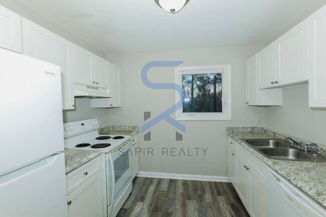 Building Photo - Your Dixie Hills  All-Electric 2BR/1BA Hideaway