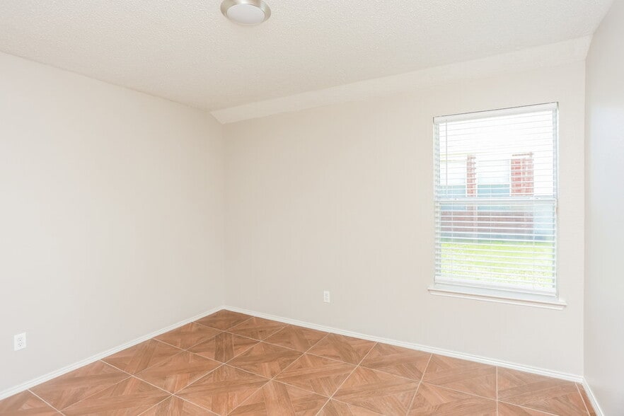 Building Photo - 1205 Hampton Dr