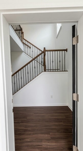 Building Photo - 5537 Hydrangea St