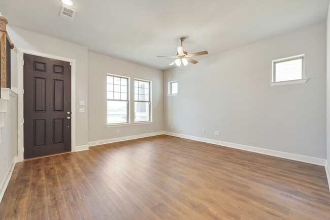Building Photo - 14421 Walsh Ave