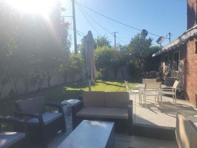 Building Photo - Beautiful 4 Bedroom 2 Bathroom Granada Hills Home Ready for Move In!