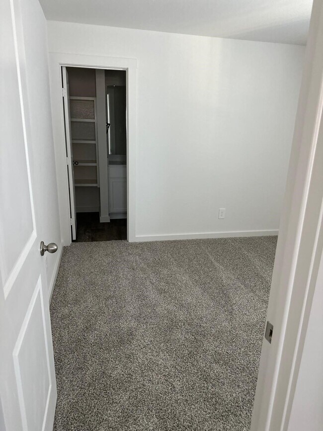 Building Photo - 8027 Marchese Dr