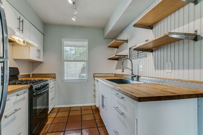 Building Photo - 9515 Reece Dr