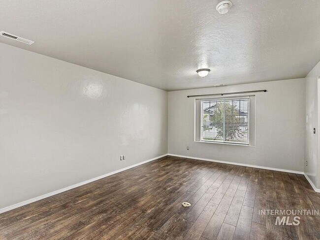 Building Photo - Immaculate/Charming Home in NW Meridian