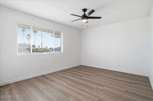 Building Photo - 6408 E Butte St