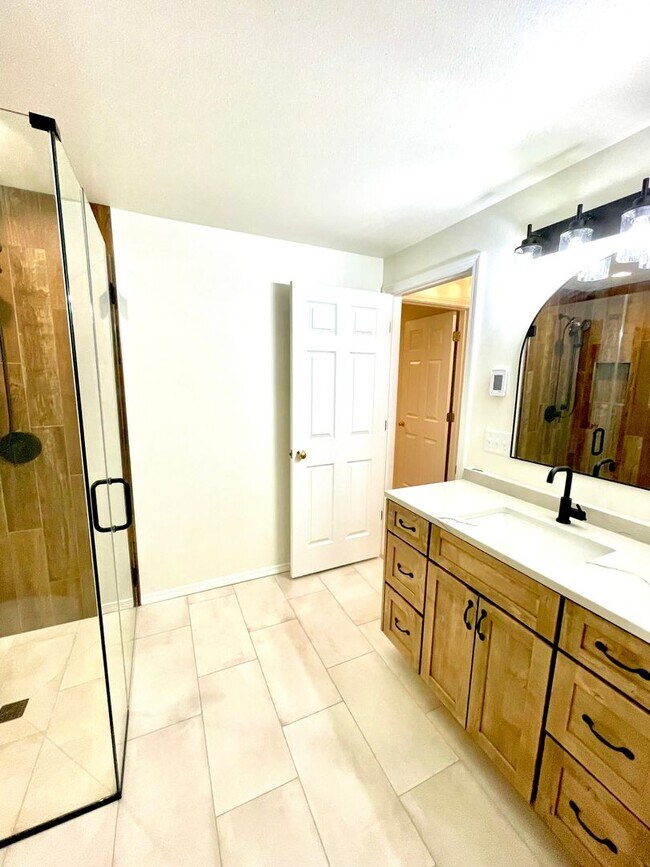 Building Photo - Stunning Riverfront Home in Sun Country