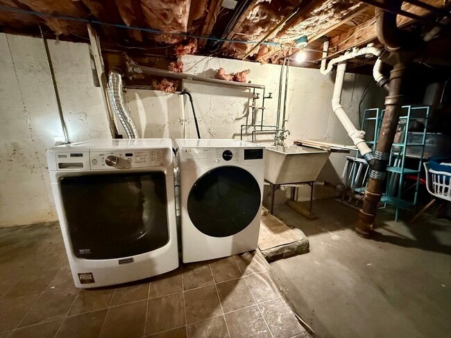 Building Photo - 100 Stimson St