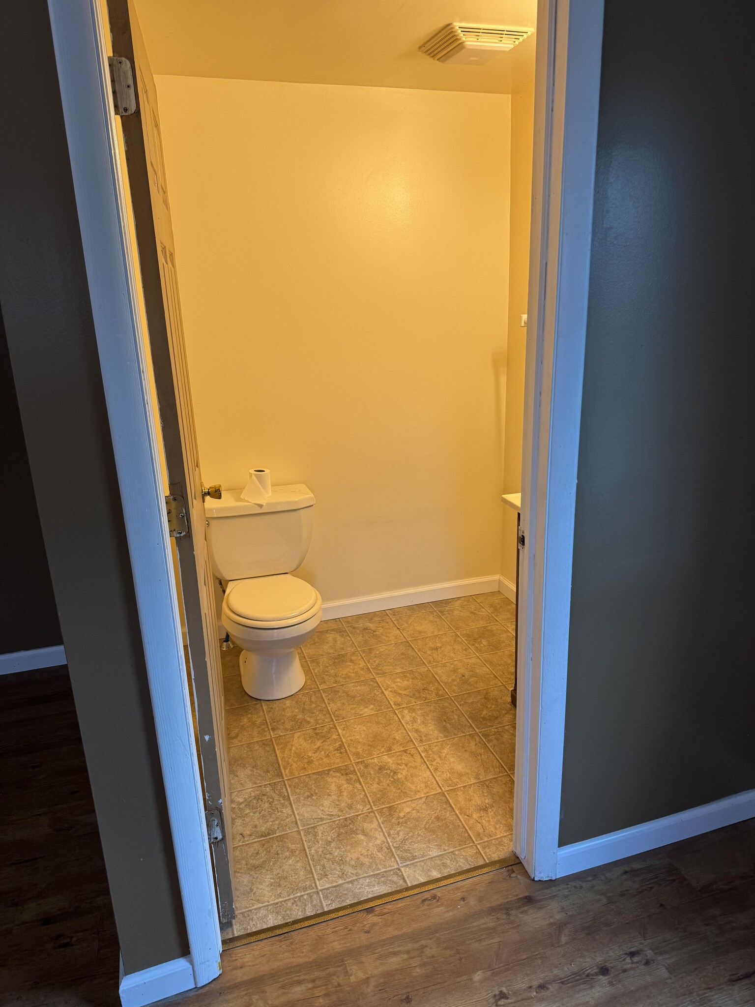 1/2 bathroom - 207 N 1st St