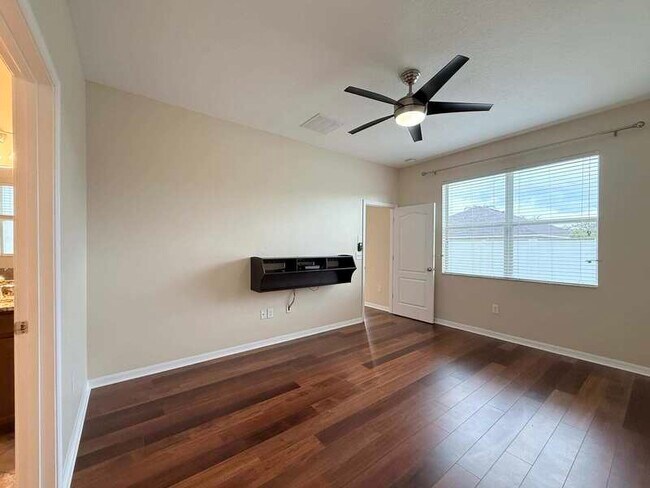 Building Photo - 930 Meadow Glade Dr