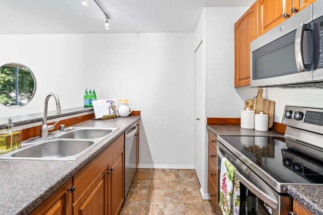 Building Photo - 19230 Forest Park Dr NE