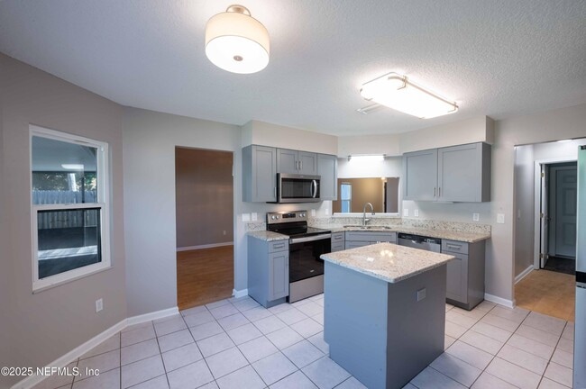 Building Photo - 2080 Tanager Dr