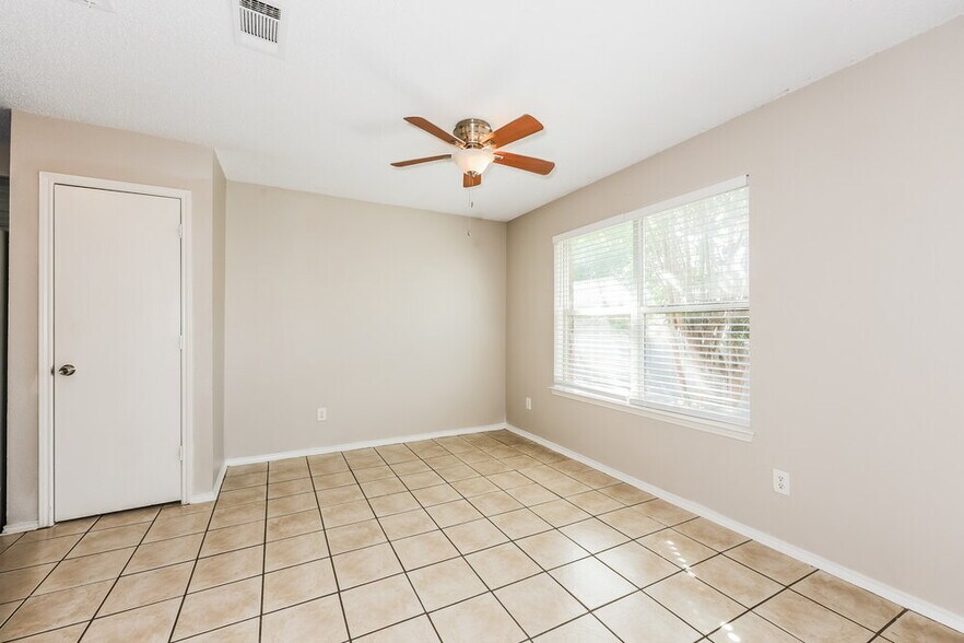 Building Photo - 617 St Eric Dr