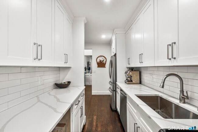 Building Photo - 70 Strawberry Hill Ave