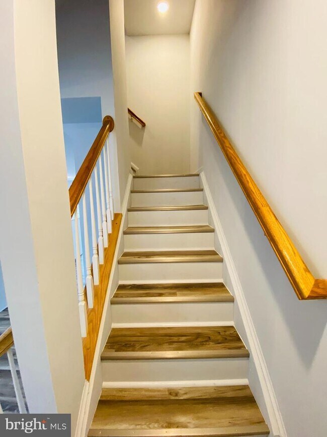 Building Photo - 5147 Mallards Landing Dr