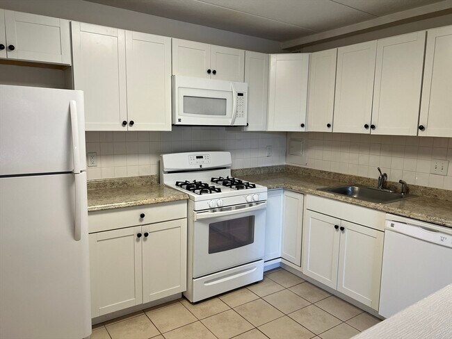 Building Photo - 1 Pond St