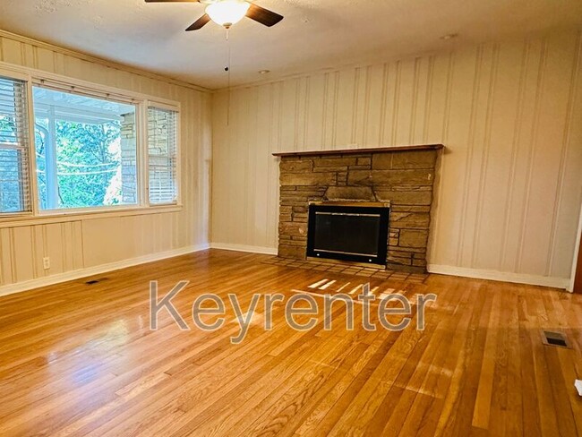 Building Photo - 1614 Shirley Way