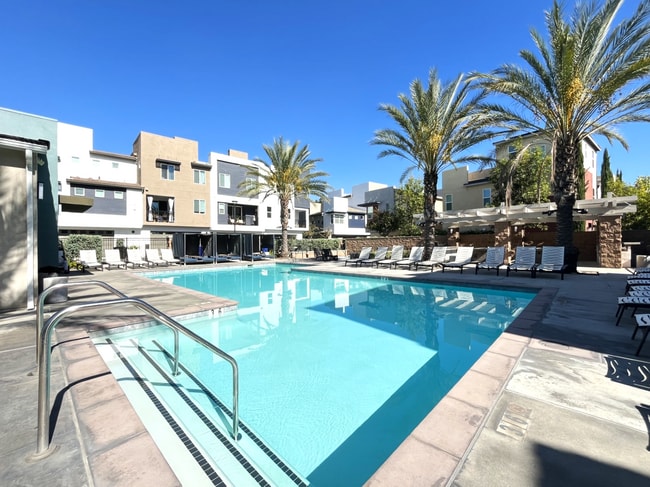 Building Photo - 3 bed, 2.5 bath located in Rancho Cucamonga!