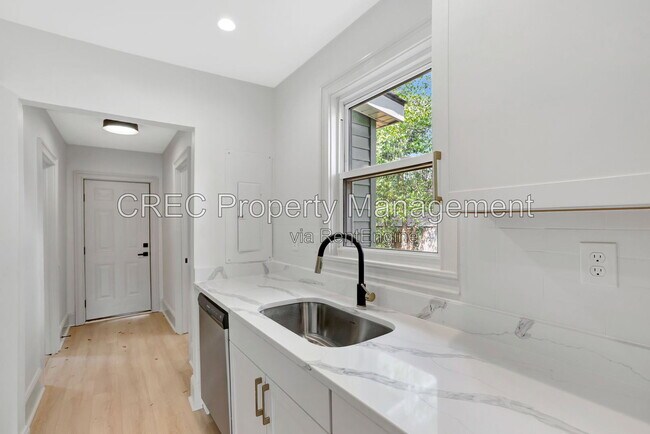 Building Photo - 2642 Ferrara Dr