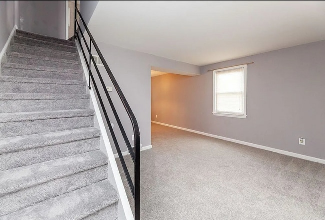 Building Photo - 2570 Iverson St
