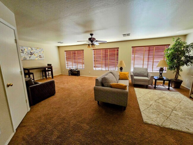 Building Photo - STUNNING 4 Bed, 2.5 Bath Oasis with Pool Your Dream Home Awaits!