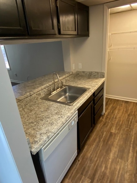 Building Photo - 1844 Larette Dr